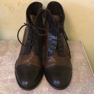 Two-tone Fidgi ankle boots size 39